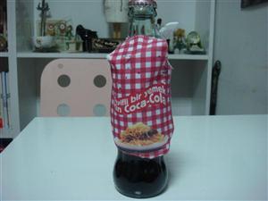 coca cola önlüklü şişe